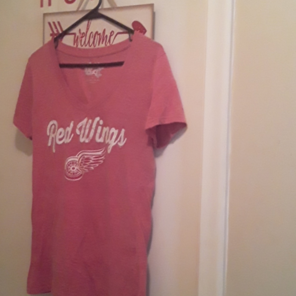Red Wings Tee ❤